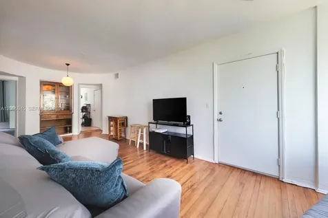6941 Bay Drive Miami Beach FL 33141
