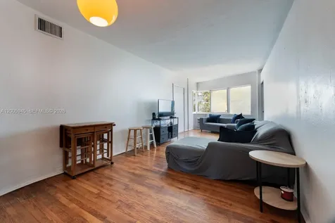 6941 Bay Drive Miami Beach FL 33141