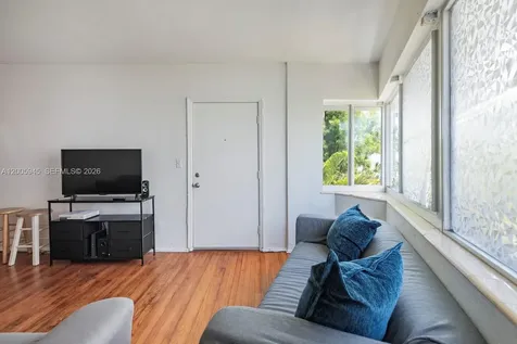 6941 Bay Drive Miami Beach FL 33141