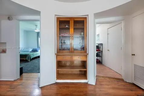 6941 Bay Drive Miami Beach FL 33141