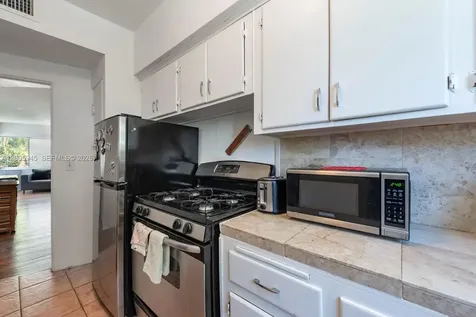 6941 Bay Drive Miami Beach FL 33141