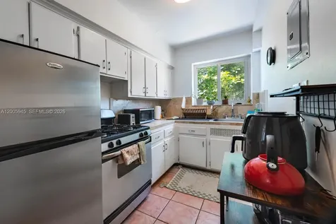 6941 Bay Drive Miami Beach FL 33141