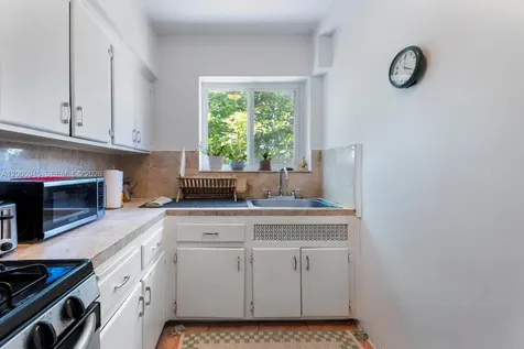 6941 Bay Drive Miami Beach FL 33141