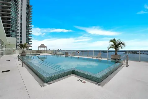 218 SE 14th Street Miami FL 33131