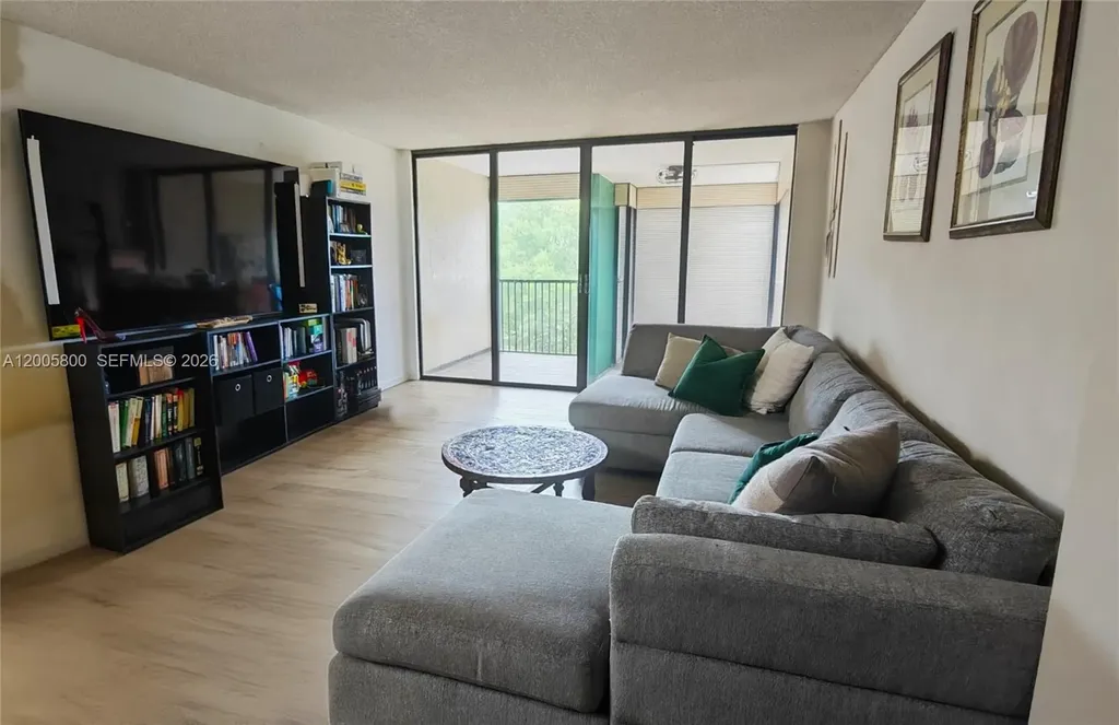 2802 N 46 Avenue Hollywood FL 33021