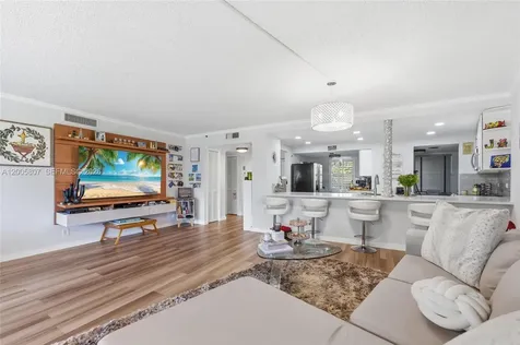 625 Oaks Drive Pompano Beach FL 33069
