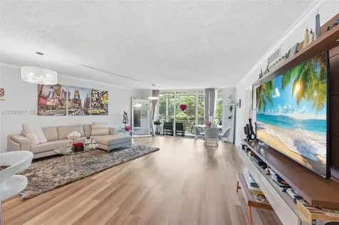 625 Oaks Drive Pompano Beach FL 33069