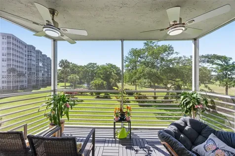 625 Oaks Drive Pompano Beach FL 33069