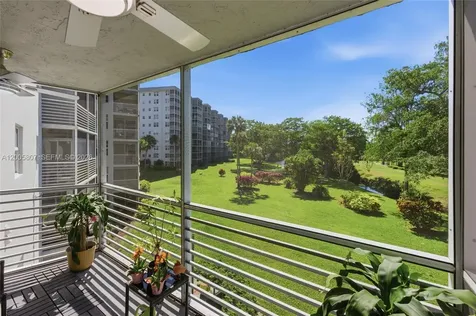 625 Oaks Drive Pompano Beach FL 33069