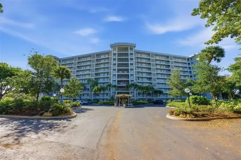 625 Oaks Drive Pompano Beach FL 33069