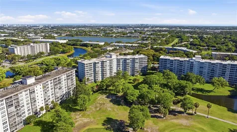 625 Oaks Drive Pompano Beach FL 33069