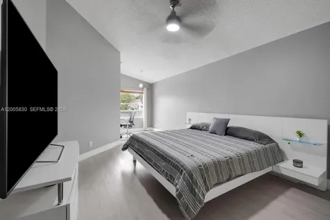 5861 S Sable Circle Margate FL 33063