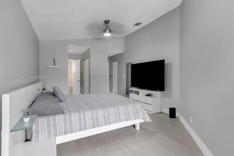 5861 S Sable Circle Margate FL 33063