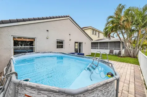 5861 S Sable Circle Margate FL 33063