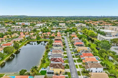 5861 S Sable Circle Margate FL 33063