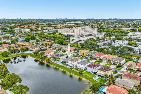 5861 S Sable Circle Margate FL 33063