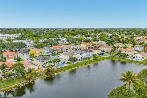 5861 S Sable Circle Margate FL 33063