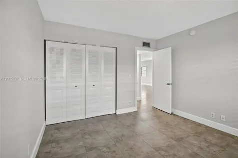 3050 NE 16th Avenue Oakland Park FL 33334