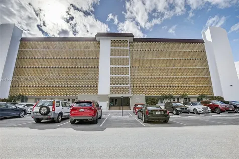 3050 NE 16th Avenue Oakland Park FL 33334