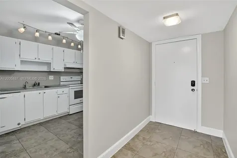 3050 NE 16th Avenue Oakland Park FL 33334