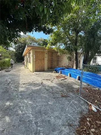 1780 NW 15th Street Miami FL 33125