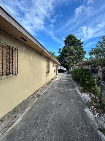 1780 NW 15th Street Miami FL 33125