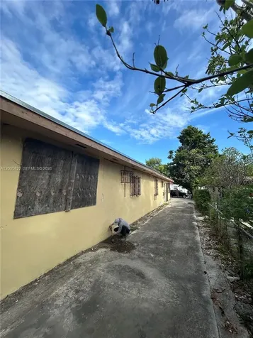 1780 NW 15th Street Miami FL 33125