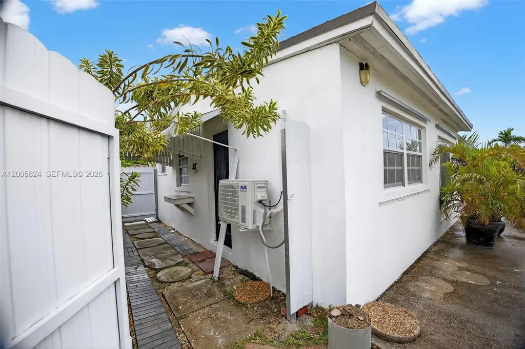 7941 SW 37th Terrace Miami FL 33155