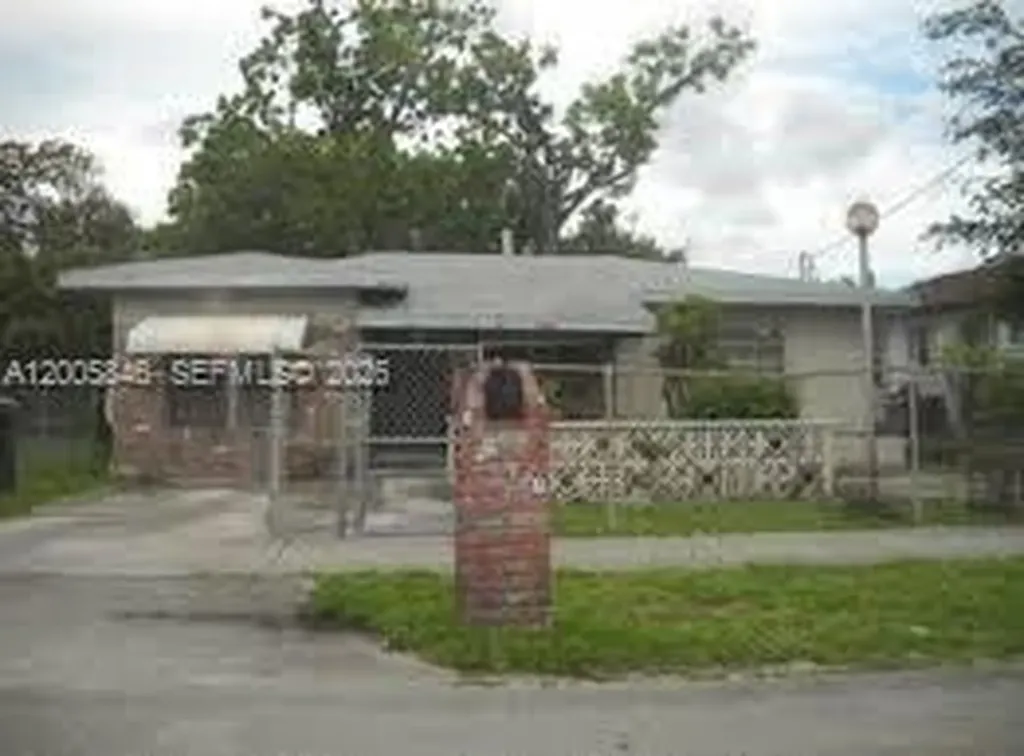 4621 SW 22nd Street West Park FL 33023