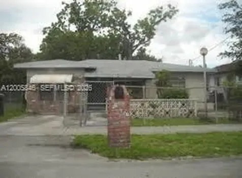 4621 SW 22nd Street West Park FL 33023