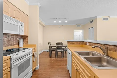 6841 SW 44th Street Miami FL 33155
