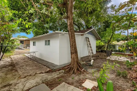 367 E 46th Street Hialeah FL 33013