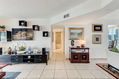 5900 Collins Avenue Miami Beach FL 33140