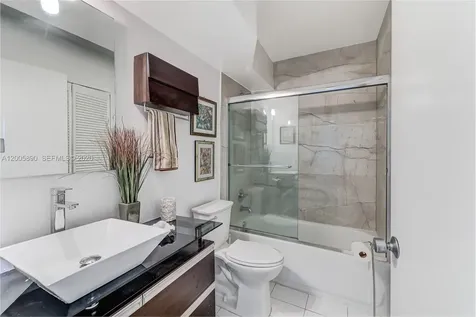 5900 Collins Avenue Miami Beach FL 33140