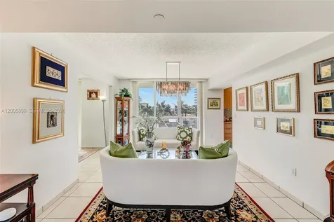 5900 Collins Avenue Miami Beach FL 33140