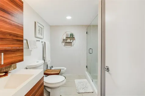 5900 Collins Avenue Miami Beach FL 33140