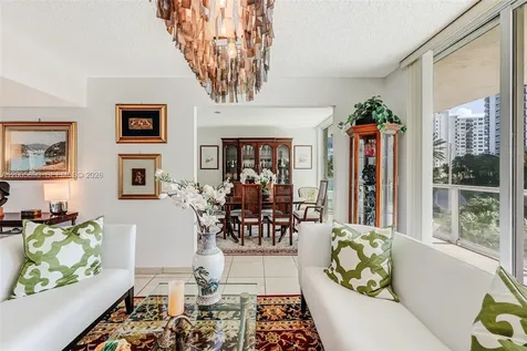 5900 Collins Avenue Miami Beach FL 33140