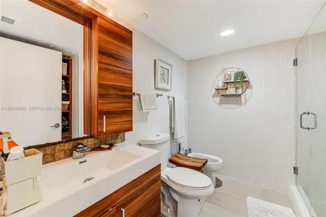 5900 Collins Avenue Miami Beach FL 33140