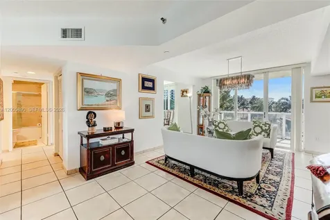 5900 Collins Avenue Miami Beach FL 33140