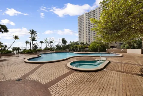 520 Brickell Key Drive Miami FL 33131
