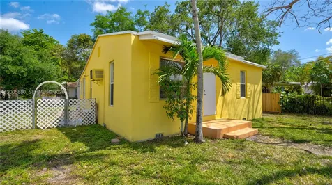 1085 NE 128th Street North Miami FL 33161
