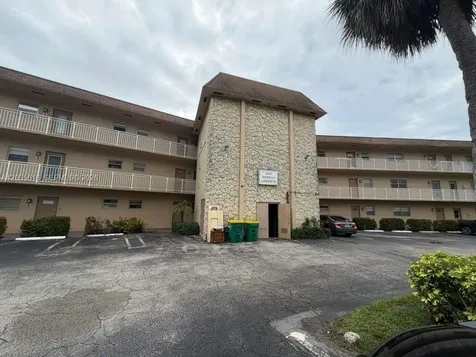 5041 W Oakland Park Boulevard Lauderdale Lakes FL 33313