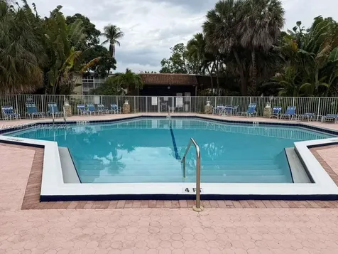 5041 W Oakland Park Boulevard Lauderdale Lakes FL 33313