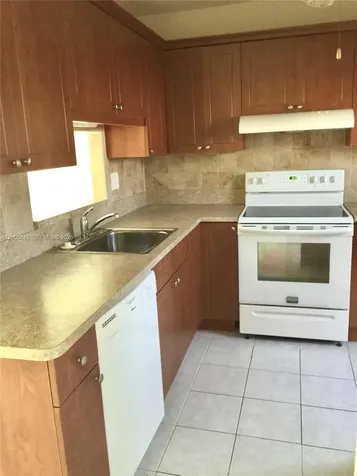 5041 W Oakland Park Boulevard Lauderdale Lakes FL 33313