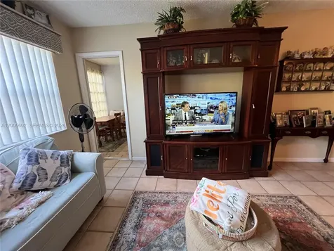 5181 W Oakland Park Boulevard Lauderdale Lakes FL 33313