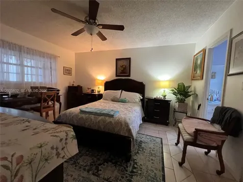 5181 W Oakland Park Boulevard Lauderdale Lakes FL 33313