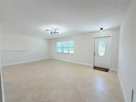8581 NW 17th Street Plantation FL 33322