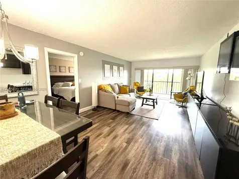 230 Lakeview Drive Weston FL 33326