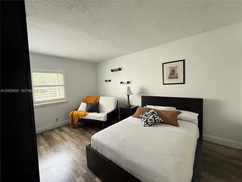 230 Lakeview Drive Weston FL 33326