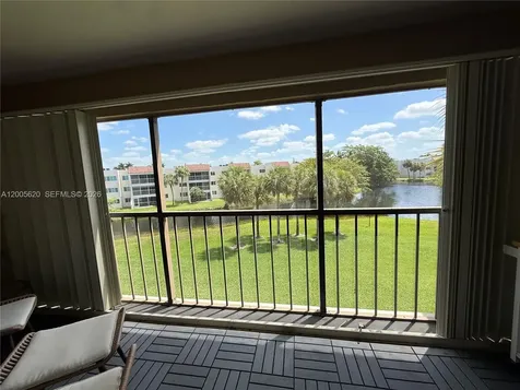 230 Lakeview Drive Weston FL 33326